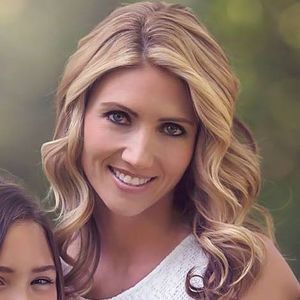 Meet your Posher, Adonia